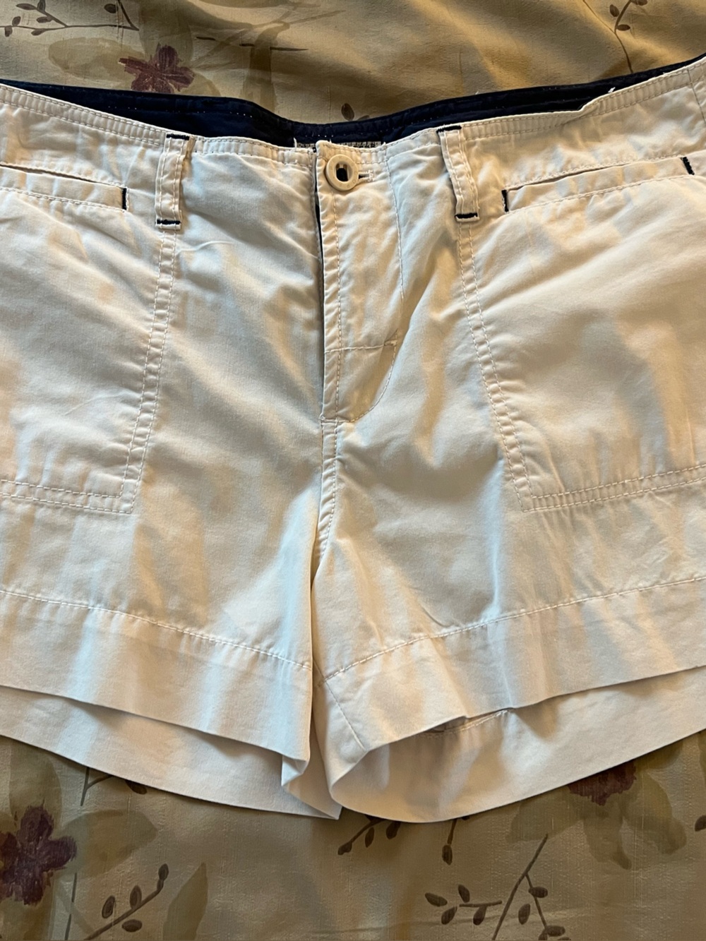 Periscope cream color Y2K Shorts Size 9-excellent condition
